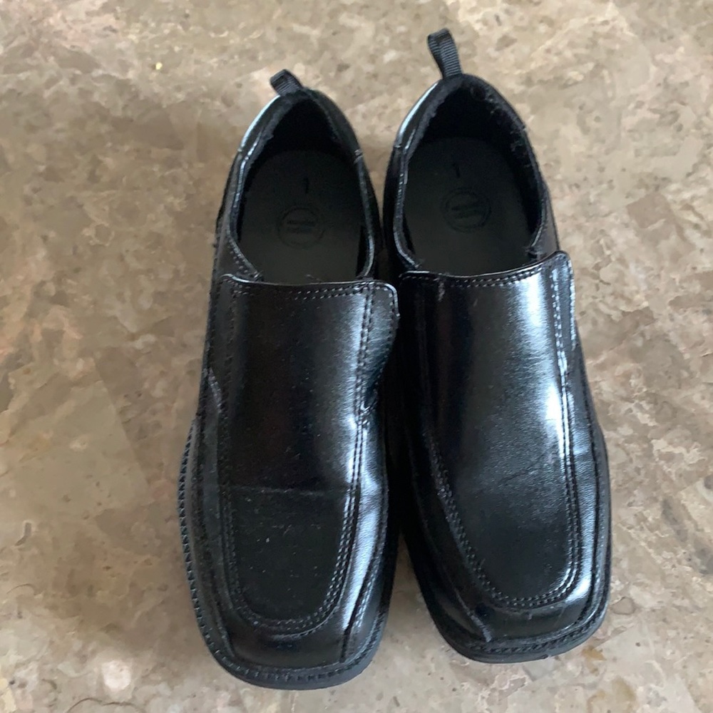 Black dress shoes